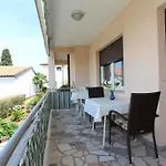 Πανσιόν And Bella Vista Ρόβινι
