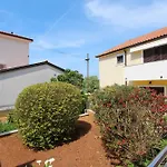 Πανσιόν And Bella Vista 3*