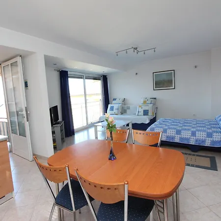 Гостевой дом And Bella Vista Ровинь