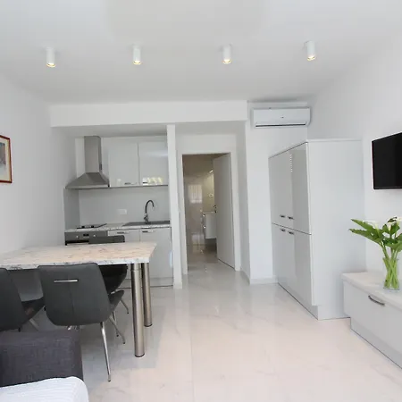 And Bella Vista 3*