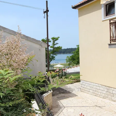 And Bella Vista Ровинь