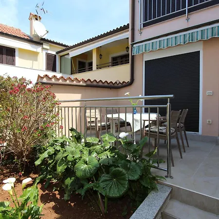 And Bella Vista Ρόβινι