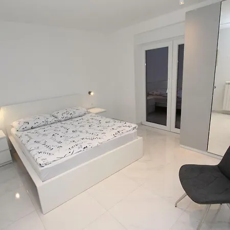 And Bella Vista 3*